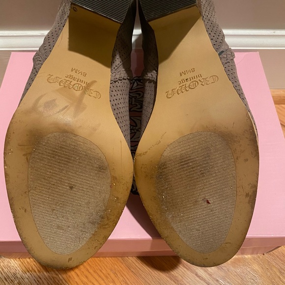 Women’s Crown Vintage booties, size 8 1/2 - Picture 8 of 11
